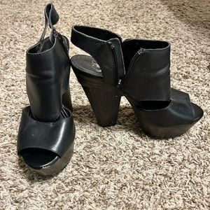 Gianni Bini chunky heels